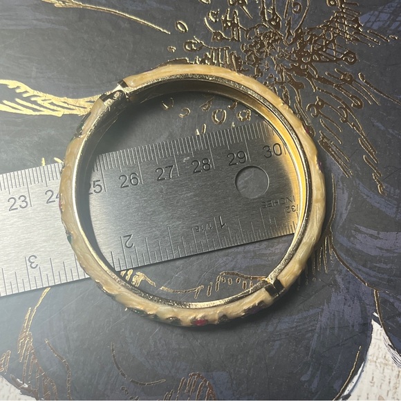 Vintage Gold Cream Pink and Green Floral Flower Enamel Snap Bangle Bracelet D2 - Picture 9 of 9